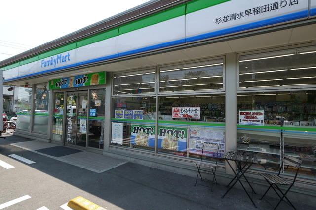 コンビニ　ファミリーマート（コンビニ）まで394m