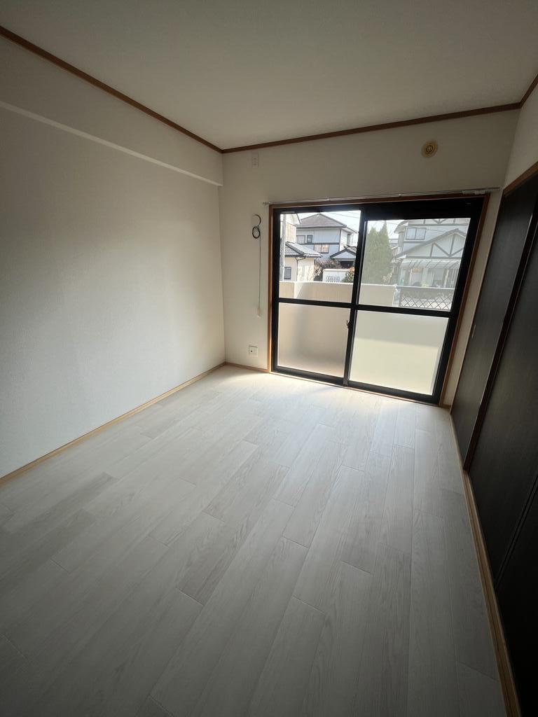 その他　リビング横の和室を洋室へリフォーム済