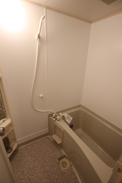 バス・シャワールーム　★追い焚き機能付きバス★