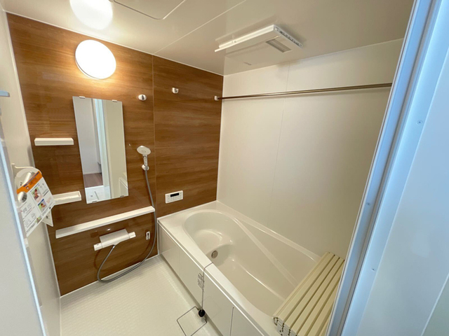 バス・シャワールーム　浴室換気乾燥機付き一坪タイプの浴槽です。