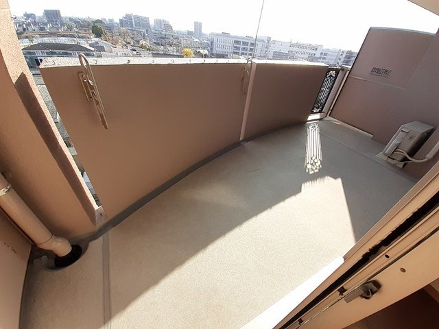 バルコニー　開放的で明るい空間を演出してくれるバルコニーです