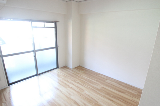 居室・リビング　※別号室の写真です