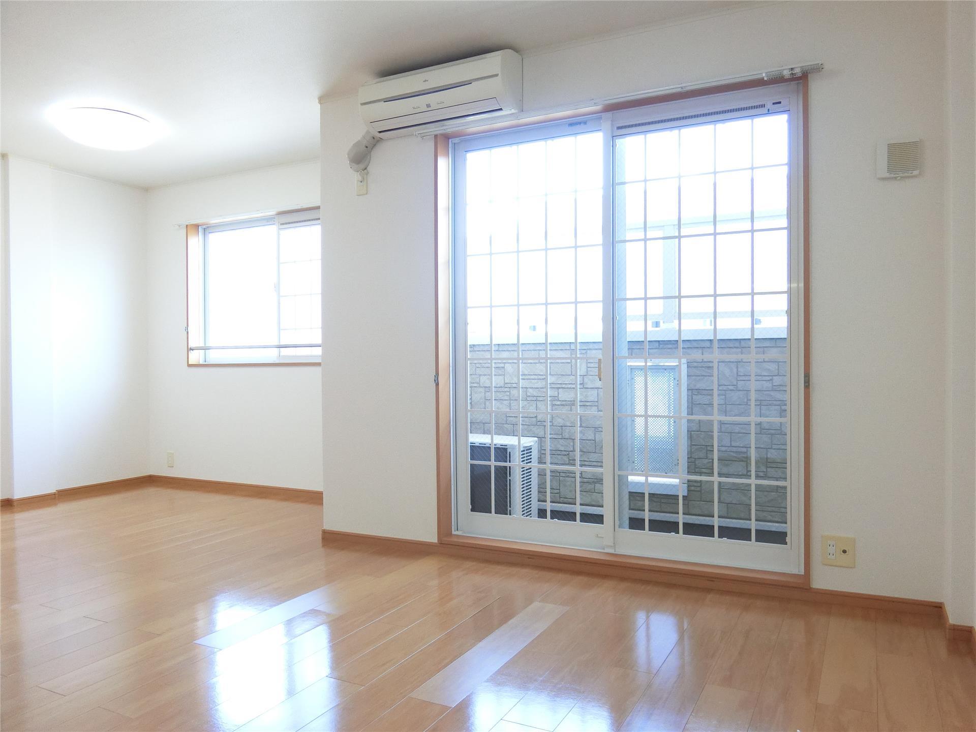 居室・リビング　エアコン・照明付きのお部屋です♪