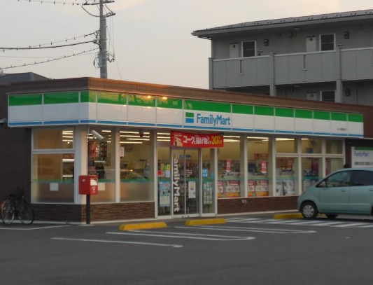 コンビニ　ファミリーマート ふじみ野駒林店（コンビニ）まで228m