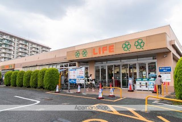 コンビニ　ファミリーマート板橋前野町三丁目店（コンビニ）まで574m