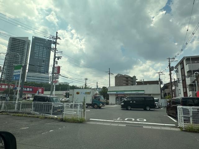 コンビニ　ファミリーマート枚方西禁野店（コンビニ）まで145m