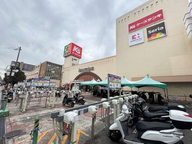 ショッピングセンター　イズミヤ枚方店（ショッピングセンター）まで179m