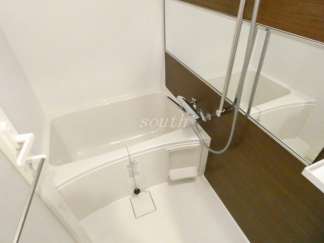 バス・シャワールーム　階数により室内カラーが異なります