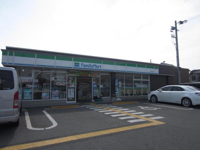 コンビニ　ファミリーマート 小浦忠岡北店（コンビニ）まで985m