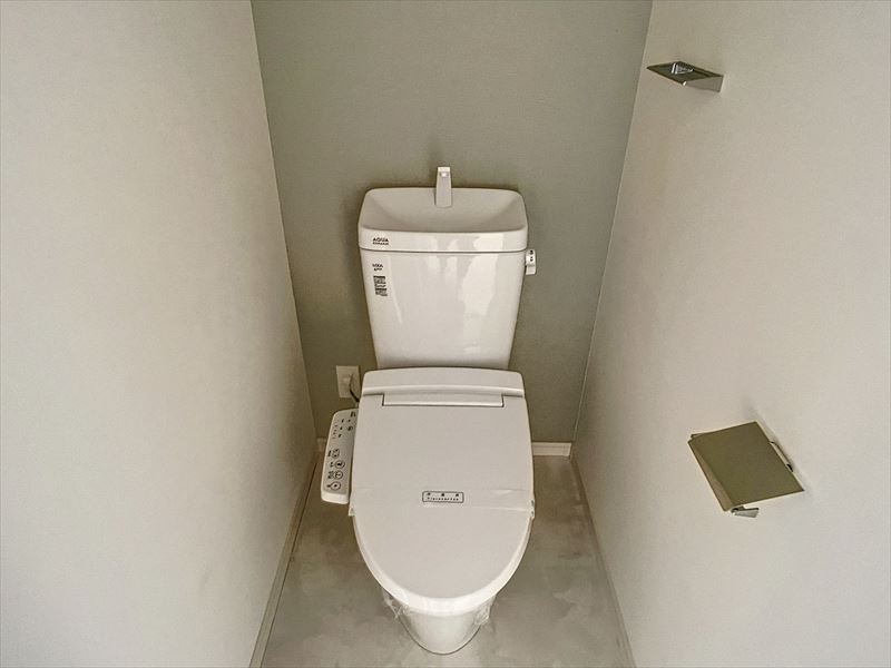 トイレ　※内観写真は同タイプ別号室のものです。