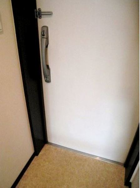 玄関　※別部屋参考写真