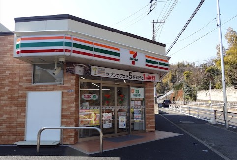 コンビニ　セブンイレブン 横浜獅子ヶ谷1丁目店（コンビニ）まで692m