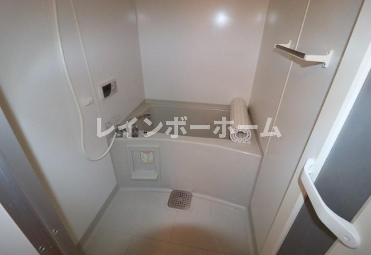 バス・シャワールーム　コンパクトで使いやすいお風呂です