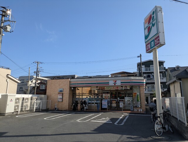 コンビニ　セブン－イレブン　横浜日吉本町駅前店（コンビニ）まで500m