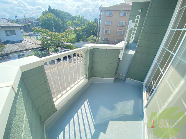 バルコニー　二階のお部屋なので眺望も日当たりもいいですね
