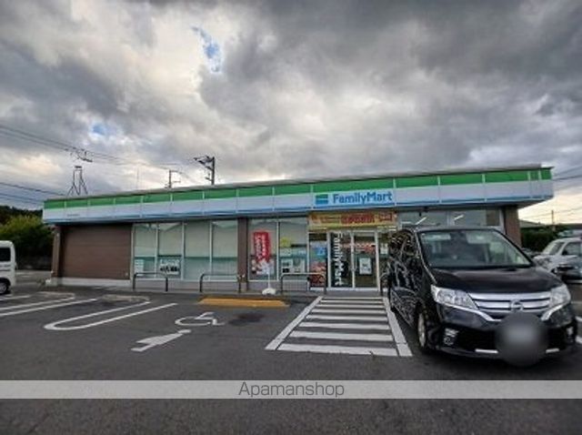 コンビニ　ファミリーマート前田東店さん（コンビニ）まで2100m