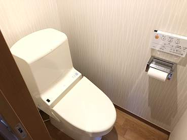 トイレ　ウォシュレット完備。