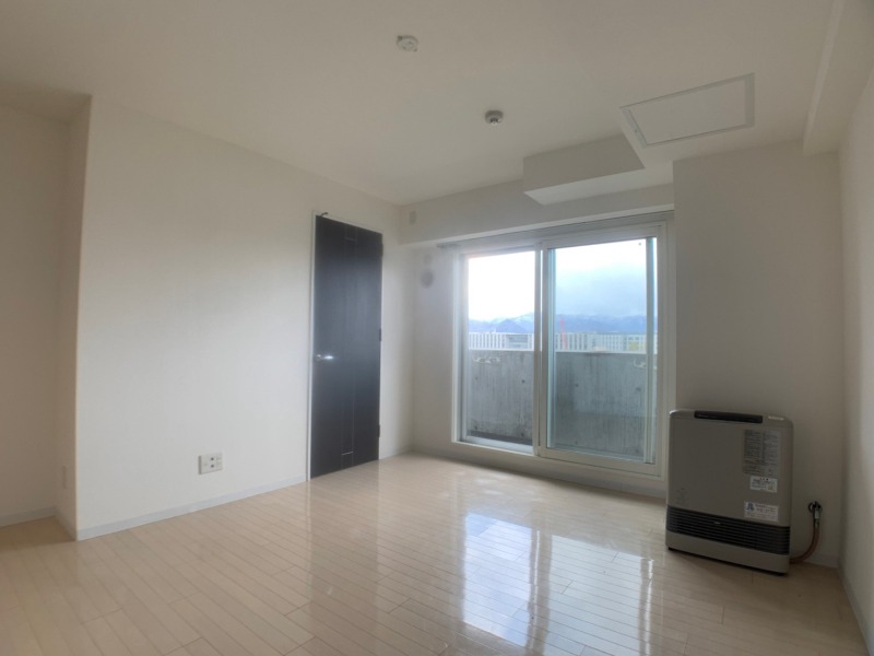 居室・リビング　明るいお部屋は気持ちよく過ごせそうですね。