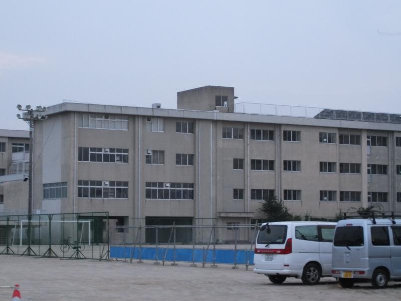 中学校　芳泉中学校（中学校）まで1315m