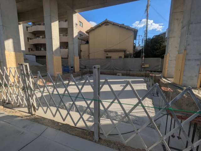 駐車場　建設中