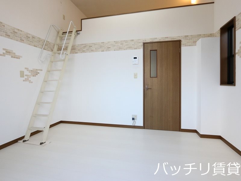 居室・リビング　別号室タイプの為、現状を優先致します。