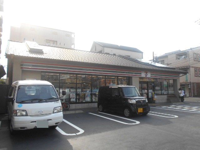 コンビニ　セブン-イレブン京都出世稲荷前店（コンビニ）まで396m
