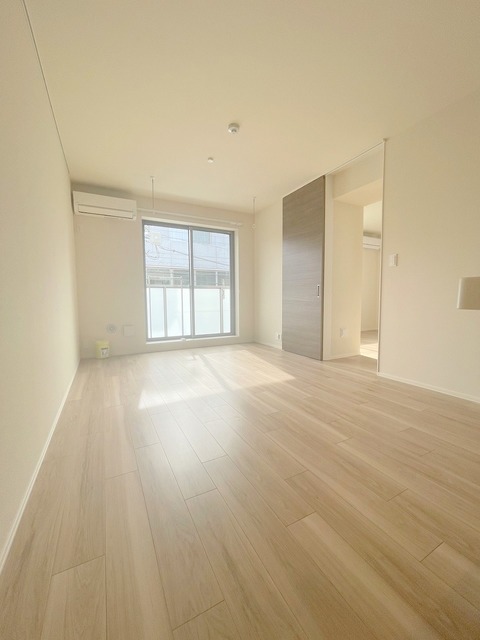 居室・リビング　★明るいフローリングの角部屋です★