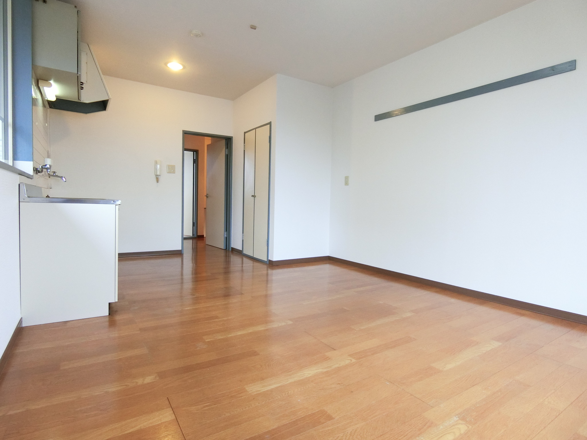 居室・リビング　以下　角部屋の参考写真　実際は中部屋