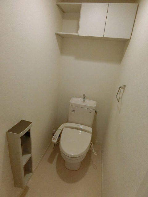 トイレ　トイレは、温水洗浄便座です。