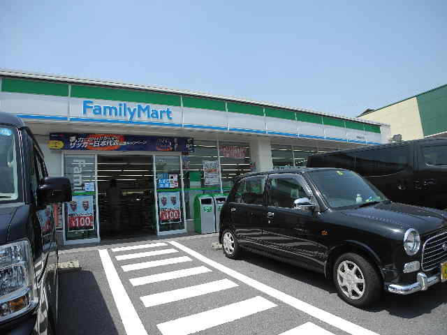 コンビニ　ファミリーマート 長与駅前店（コンビニ）まで577m