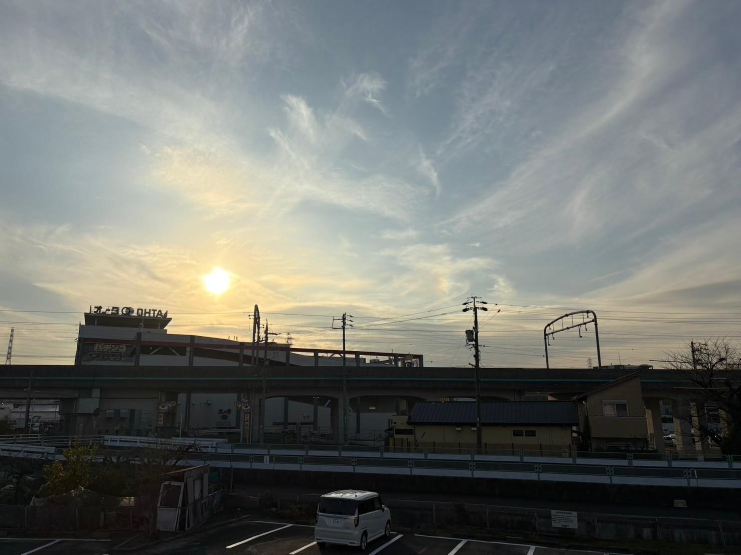 眺望　バルコニーからきれいな夕焼けが見えます