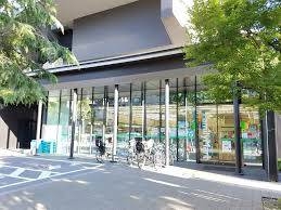 コンビニ　ファミリーマート早稲田大学中野プラザ店（コンビニ）まで185m