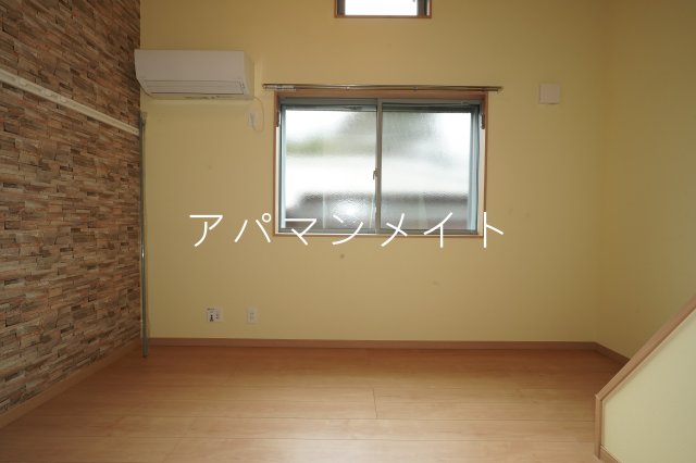 その他部屋・スペース　開放的な寝室です