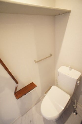 湘南新宿ライン高海 高崎問屋町駅 徒歩4分 3階建 築7年のトイレ写真