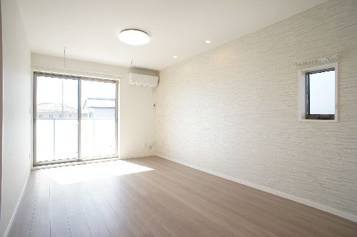 湘南新宿ライン高海 高崎問屋町駅 徒歩4分 3階建 築7年の居間写真