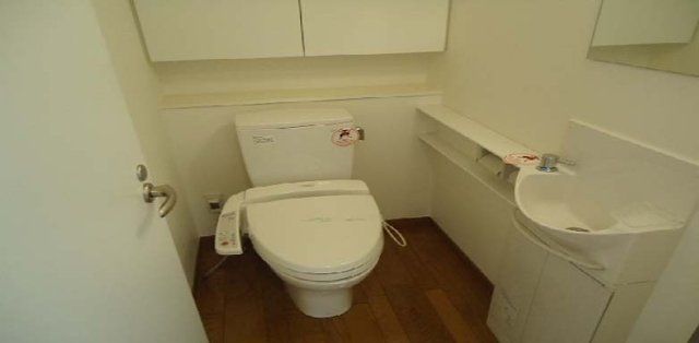 都営大江戸線 麻布十番駅 徒歩3分 25階建 築24年のトイレ写真
