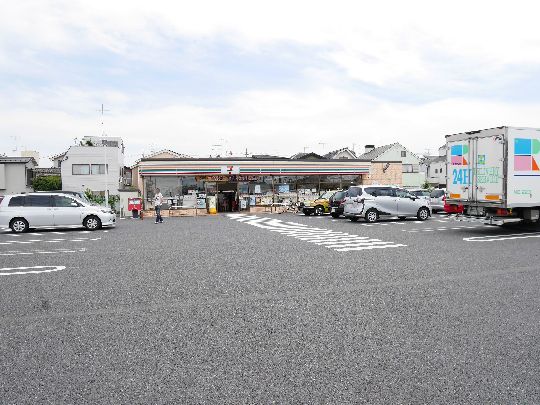 コンビニ　セブンイレブン 足立東伊興1丁目店（コンビニ）まで229m