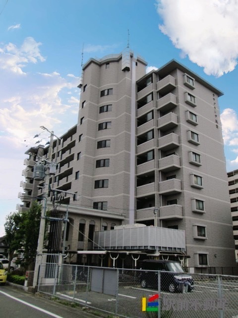 建物外観　９階建ての物件です