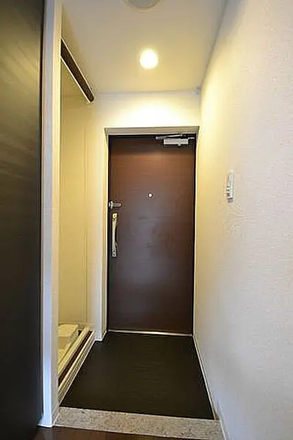ＪＲ京浜東北線 川崎駅 徒歩11分 11階建 築14年の玄関写真