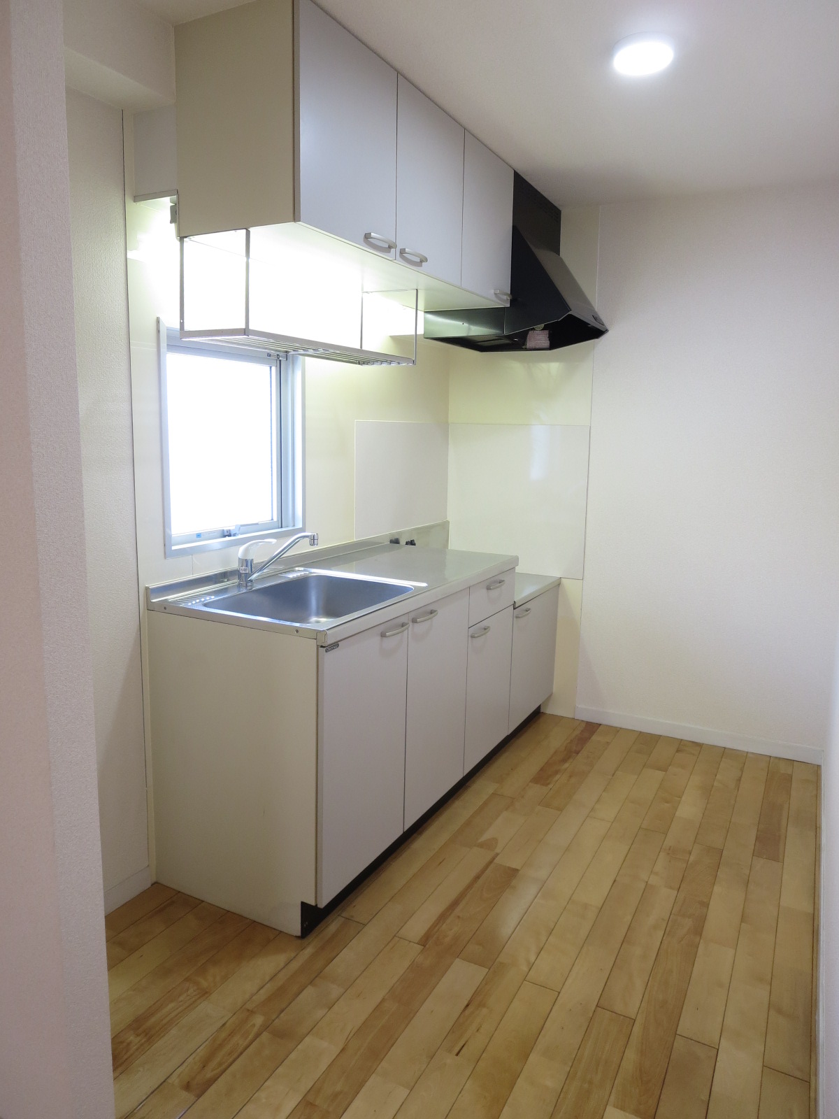 キッチン　キッチンには窓があり明るいです