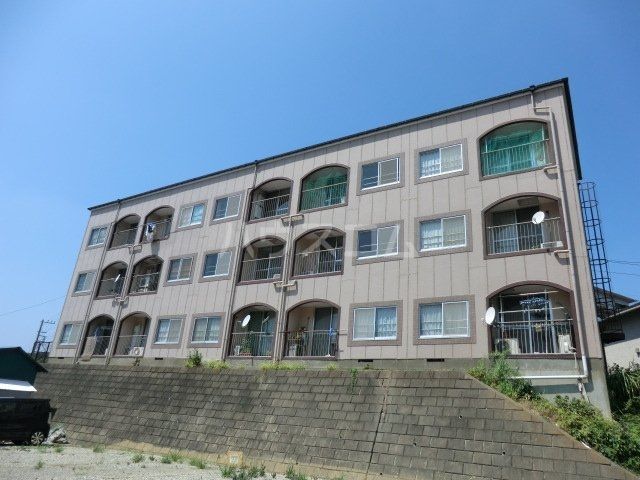 横浜市鶴見区北寺尾のマンションの建物外観