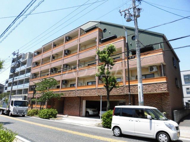 名古屋市千種区猫洞通のマンションの建物外観
