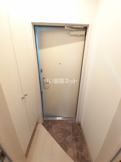 【東大阪市瓢箪山町のアパートの玄関】