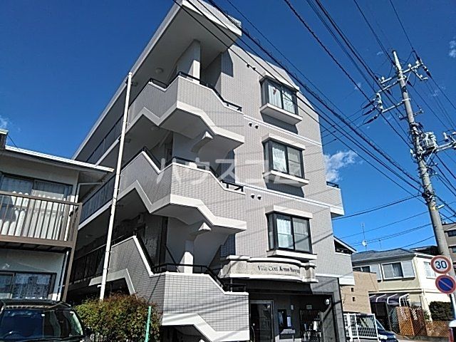 横浜市港南区丸山台のマンションの建物外観