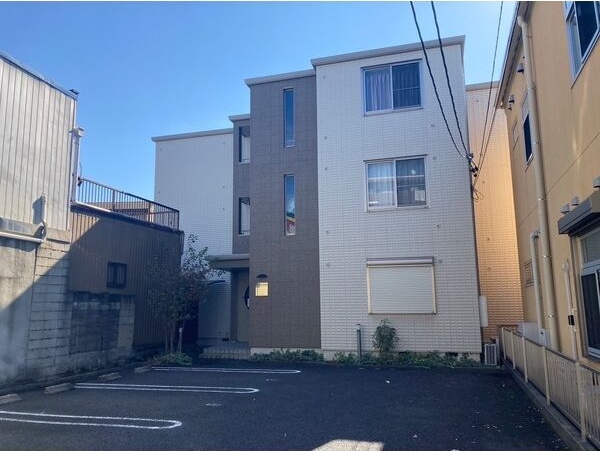 名古屋市中村区稲葉地本通のアパートの建物外観