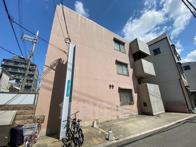 大阪市淀川区三津屋中のマンションの建物外観