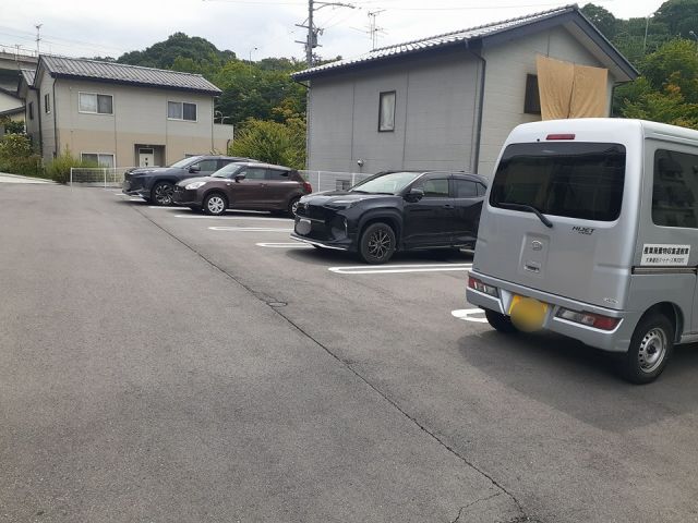 【上田市住吉のアパートの駐車場】