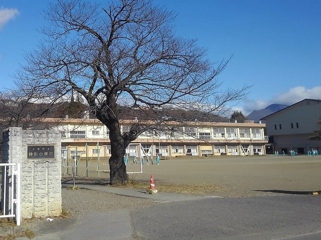 【上田市住吉のアパートの小学校】