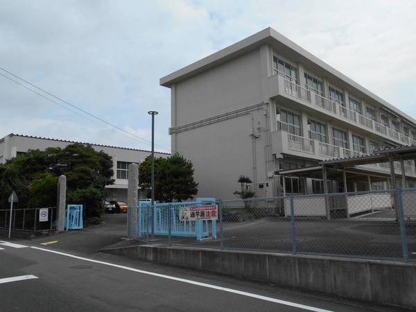 【ビレッジハウス横地1号棟の小学校】