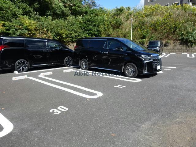 【袖ケ浦市蔵波のアパートの駐車場】